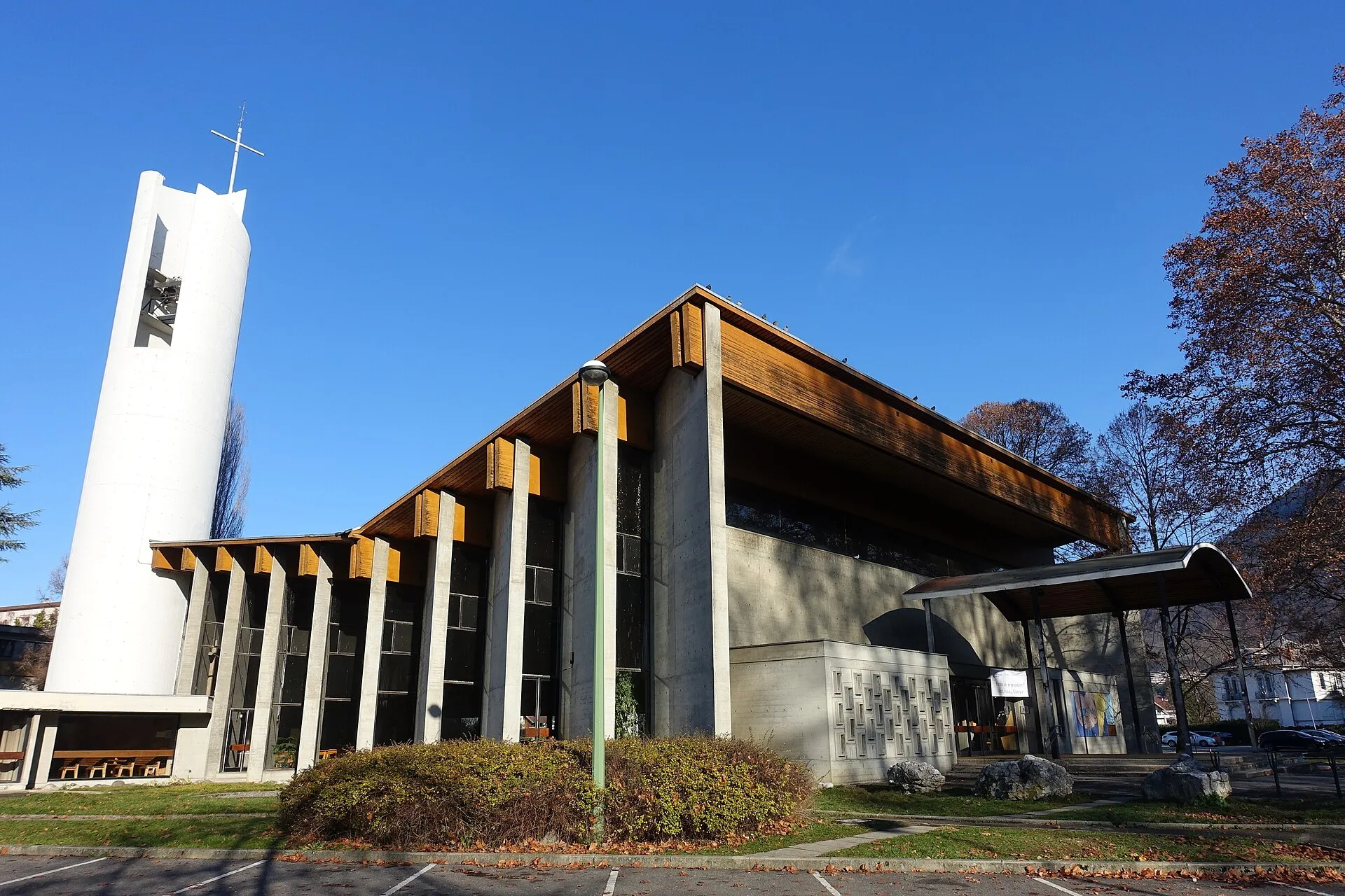 L'église Sainte-Bernadette d'Annecy et son clocher arrondi