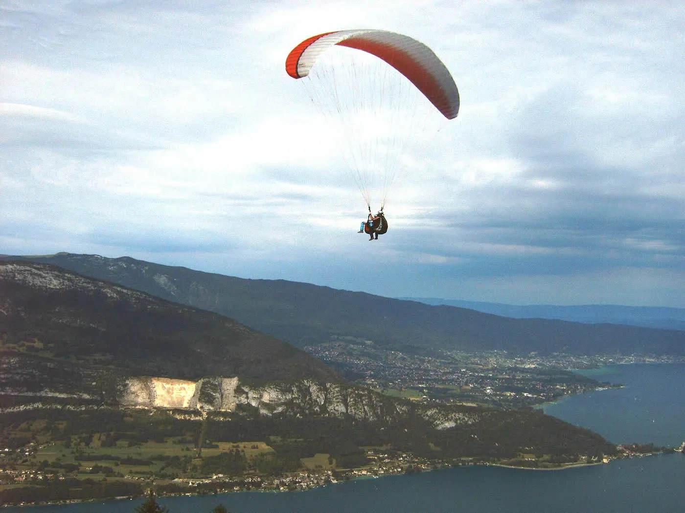 Le lac d'Annecy vu depuis le col de la Forclaz