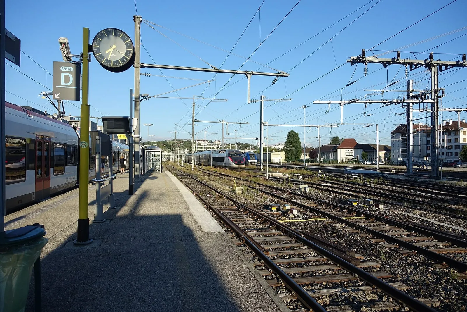 Le bâtiment de la gare d'Annecy, à l'entrée de la rue de la Gare