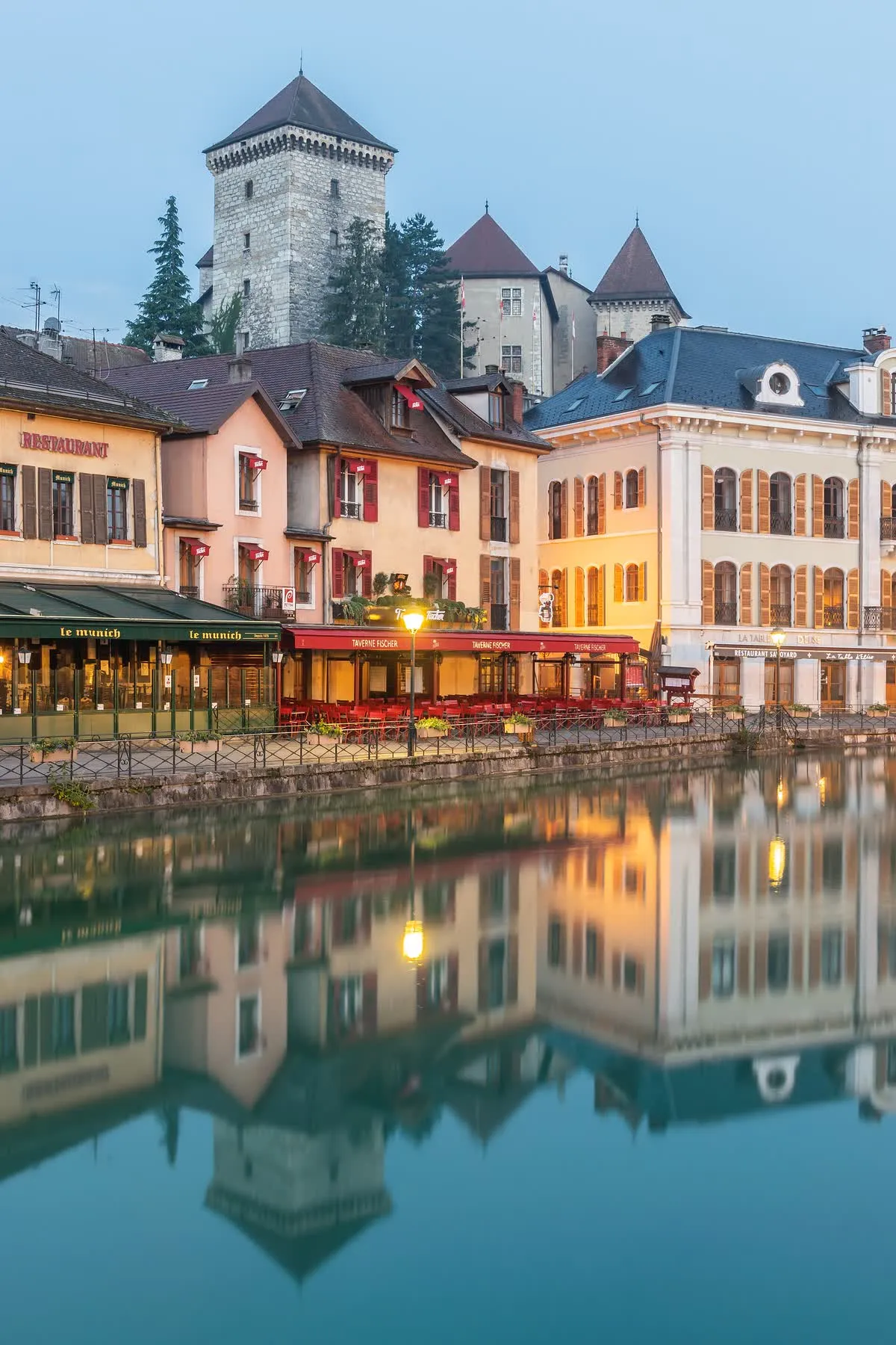 Le château d'Annecy, sur son éperon rocheux au-dessus de la ville