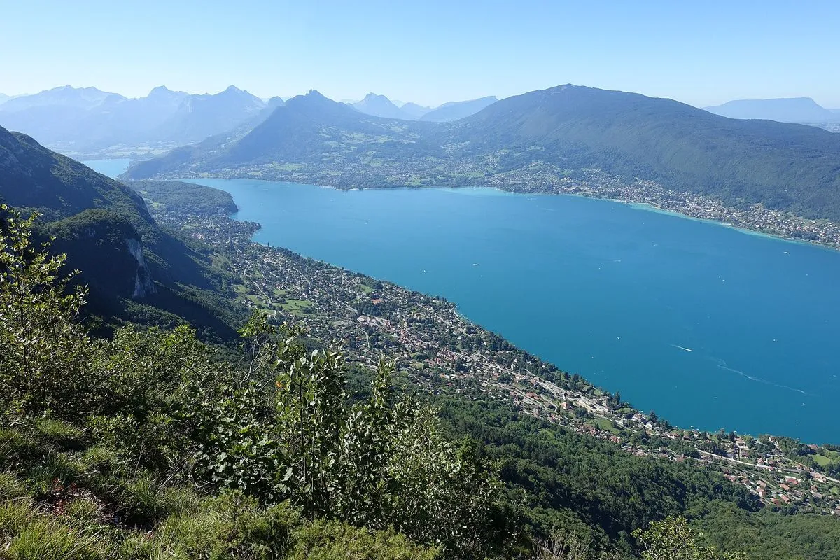 Le massif des Bauges depuis le mont Veyrier, première montée du tOur du Lac