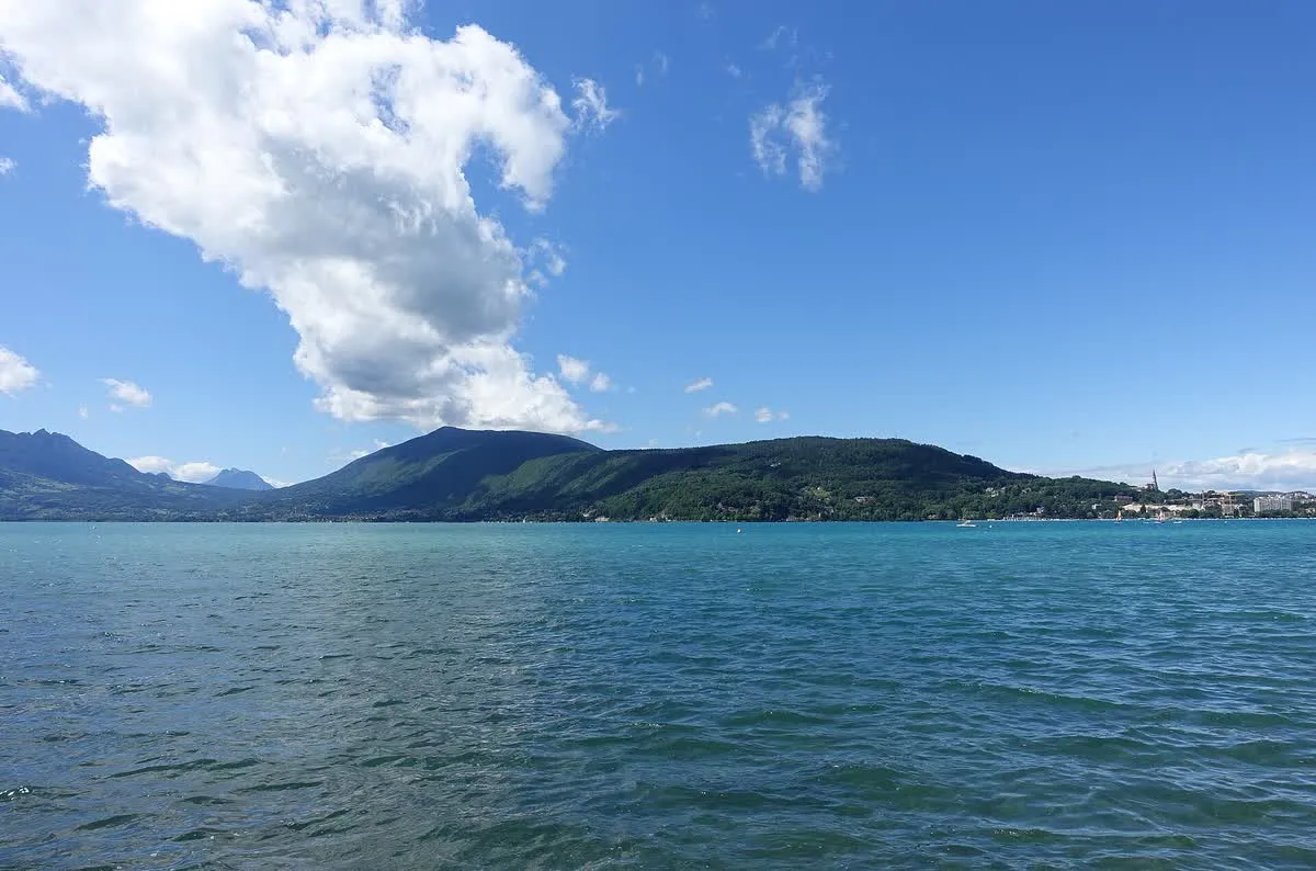 Le Semnoz et le lac d'Annecy vus depuis Annecy-le-Vieux