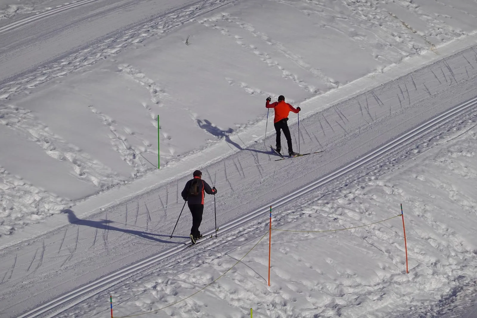 Skieurs de fond sur le stade de neige du Semnoz en décembre 2021