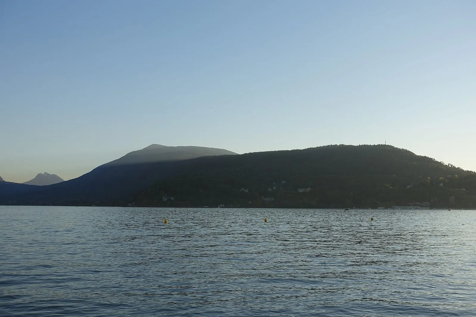 La plage d'Albigny, au bord du lac d'Annecy