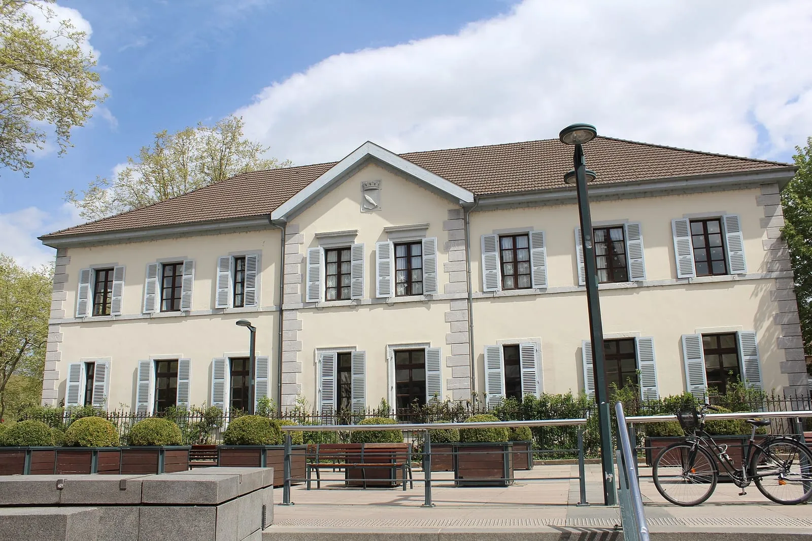 La façade de l'école du quai Philippe, à Annecy