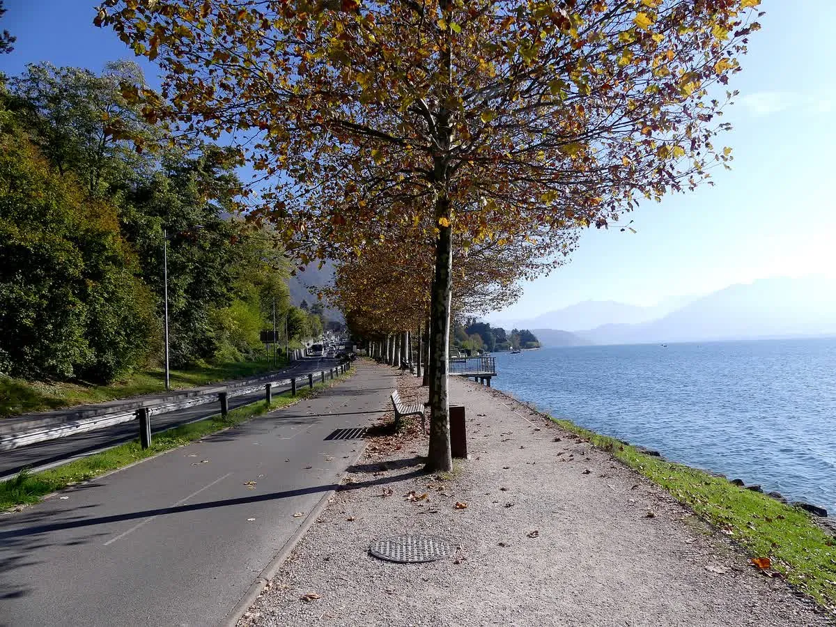 La promenade du lac entre Annecy et Veyrier-du-Lac