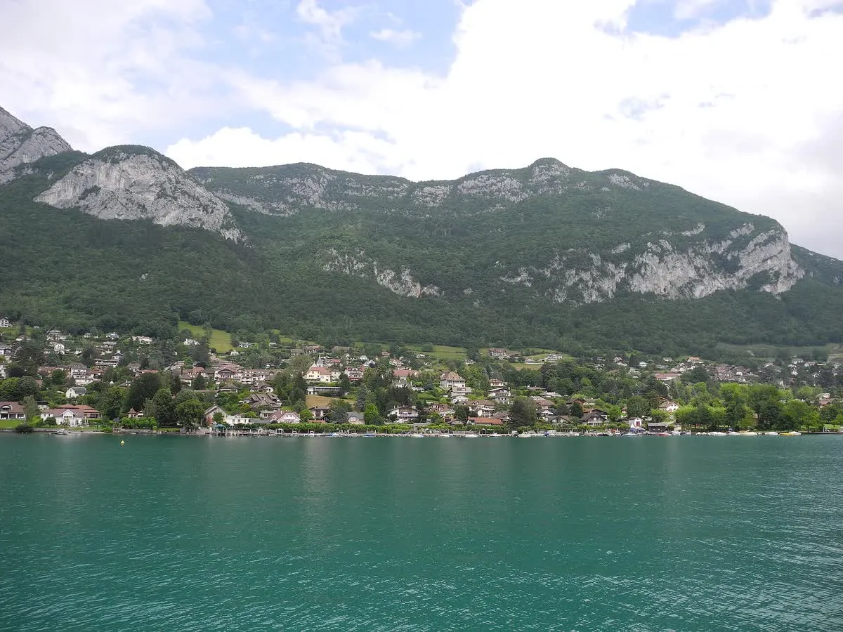 Le village de Veyrier-du-Lac vu depuis les hauteurs